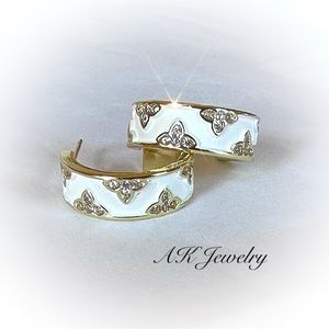💎White Inlay Earrings Floral Motif, Stones, Pierced Earrings Gold Plated Clover
